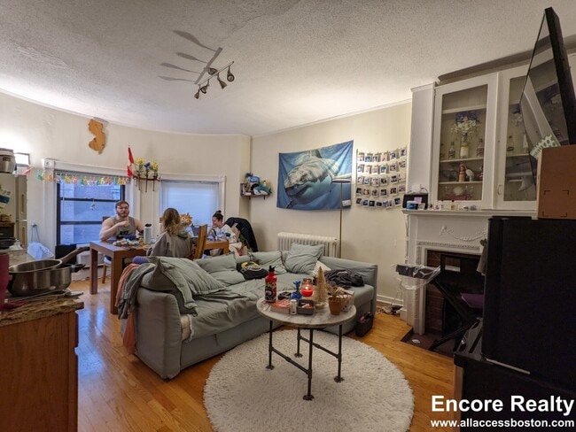 Building Photo - 43 Bay State Rd Unit 4F