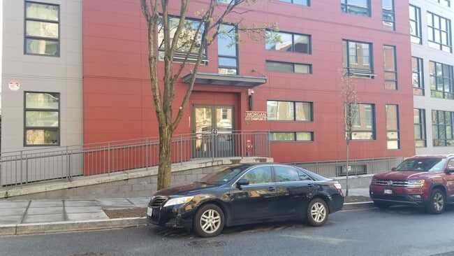 Photo - 2337 Champlain St NW Unidad PH409