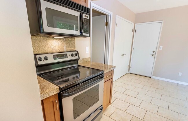 Photo - 9610 SW Washington Pl