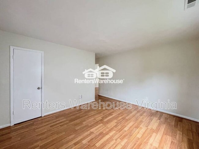 Photo - 1074 Bland St