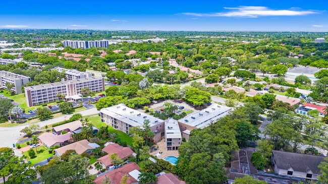 Building Photo - 8777 Shadow Wood Blvd Unit 301 Rental