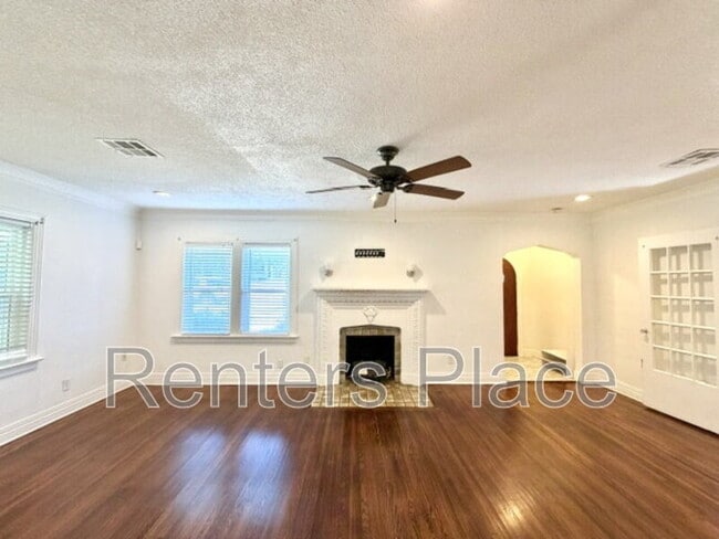 Photo - 2233 N Denver Blvd
