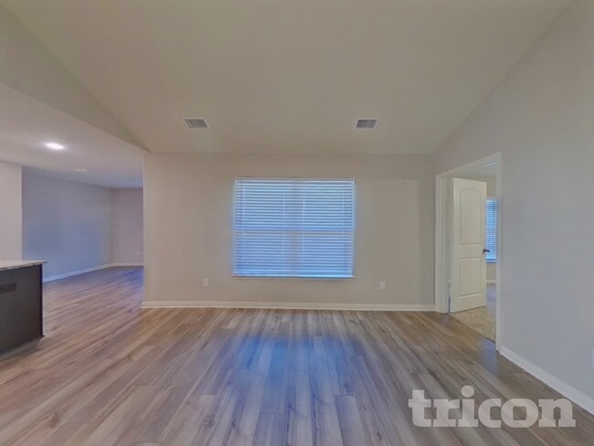 Photo - 144 Bandana Cir