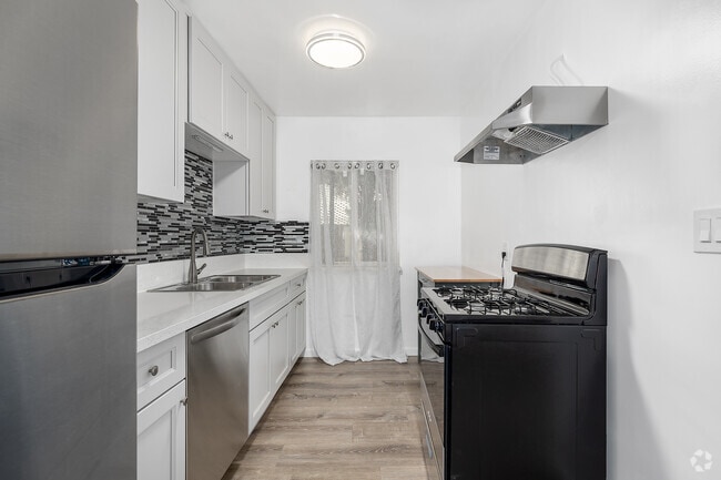 1BR, 1BA - 650SF