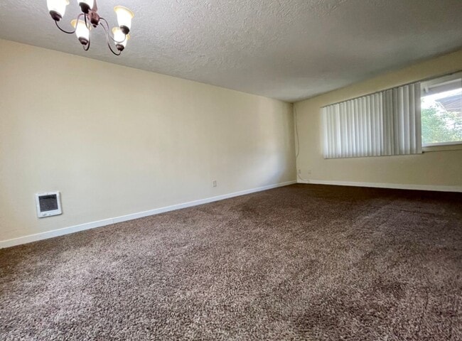 Photo - Montavilla 2 Bedroom Upstairs Apartment w/ A/C and Off Street Parking~ PETS WELCOME! 95 Walksco Unit 9039
