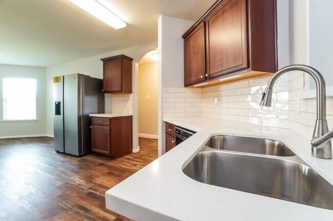 Photo - 1001 Walnut Ln