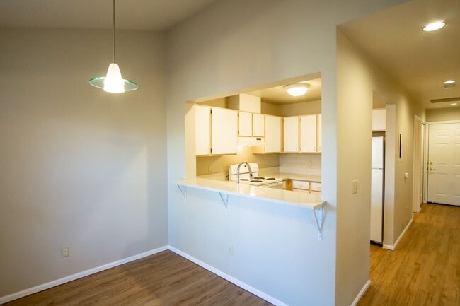 Photo - Top Floor 2/2 w/Condo Finishes + Vaulted Ceilings!! Unit 236-05