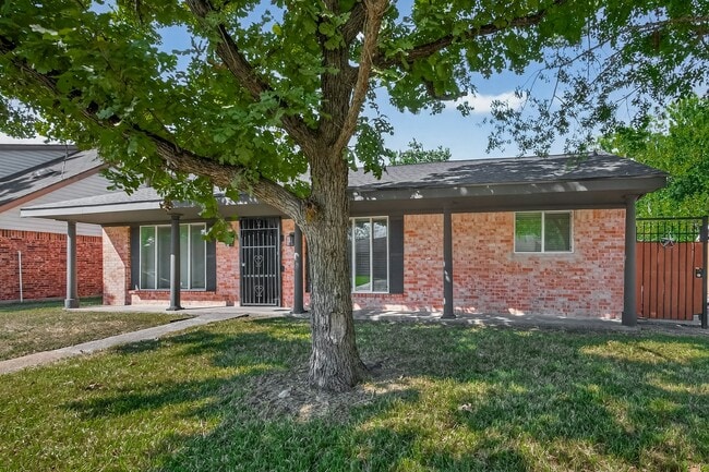 Building Photo - 11742 N Little John Cir