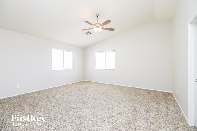Photo - 313 W Hereford Dr