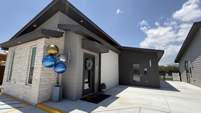 Photo - 601 Sapphire Ave