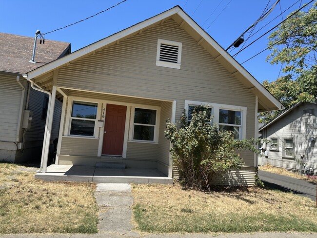 Building Photo - 416 W 11th St Rental