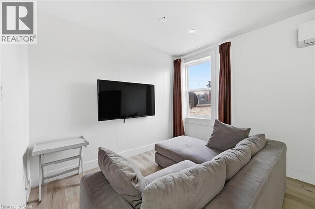 Photo - 13 Westinghouse Ave