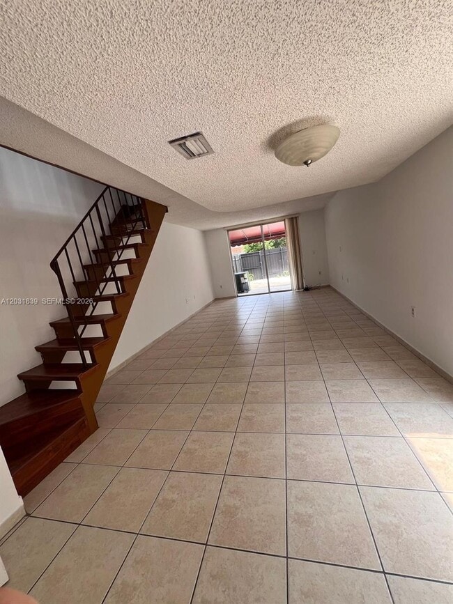Photo - 1074 W 38th St