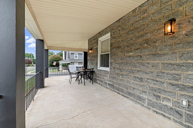 Photo - 660 Loraine St Unit 1
