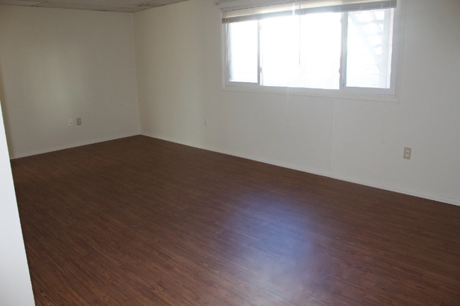 Photo - 209 E 11th St