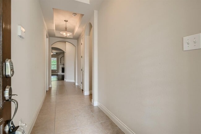 400 Entrada Way