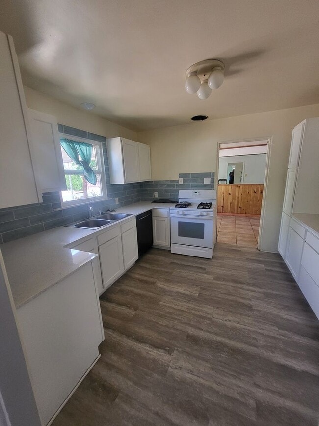 Photo - Cute Quiet  2 bedroom 1 Bath 1100/SF Home