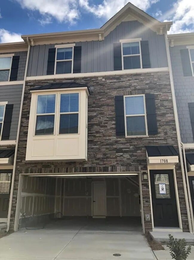 3BR 2.5 BA townhome with all the builder o... - 3BR 2.5 BA townhome with all the builder o...