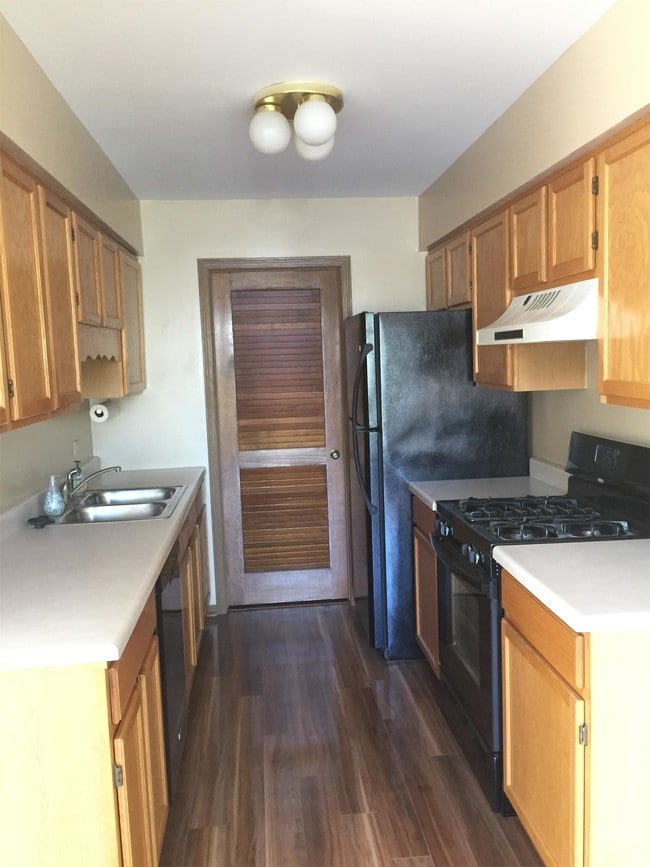 Photo - 1216 Sandhurst Ln