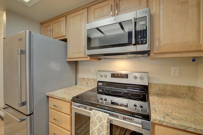 Photo - 2Bd/1Ba Bellevue Condo Unit A302