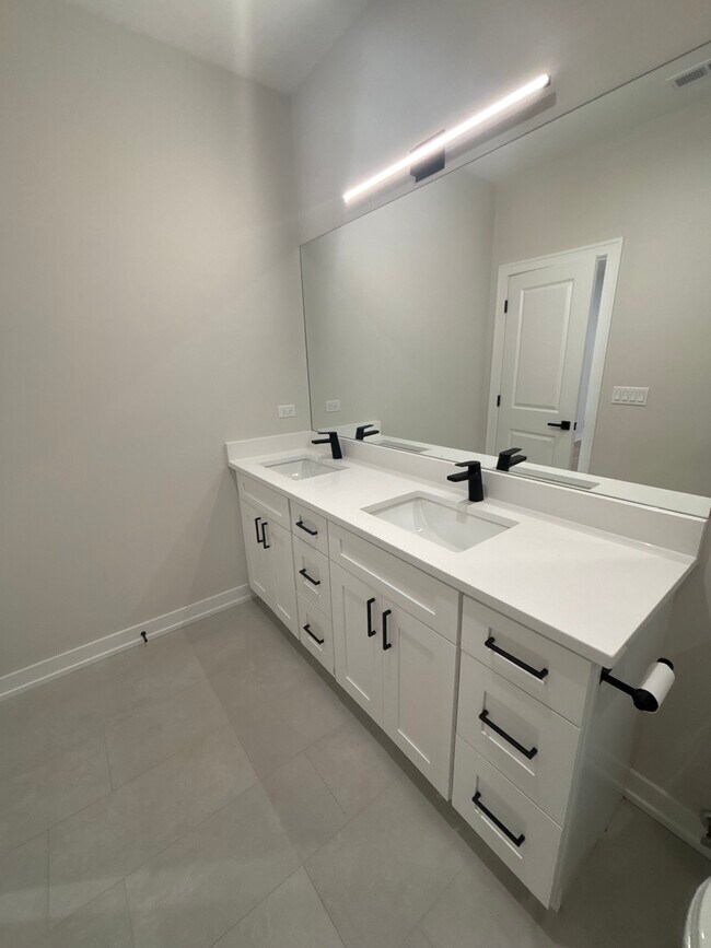 Photo - 6853 W Belmont Ave Unit 2