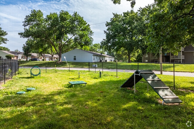 Concord Square Apartments - Dog Park - Concord Sq Apartments