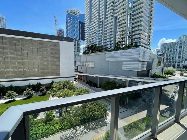 Photo - 31 SE 6th St Unit 907