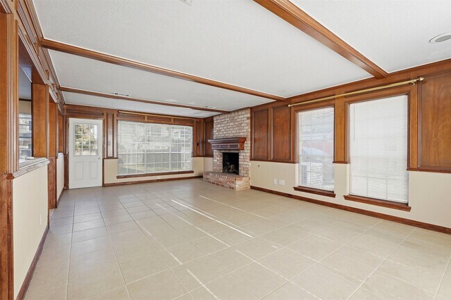 Photo - 16014 Southampton Dr