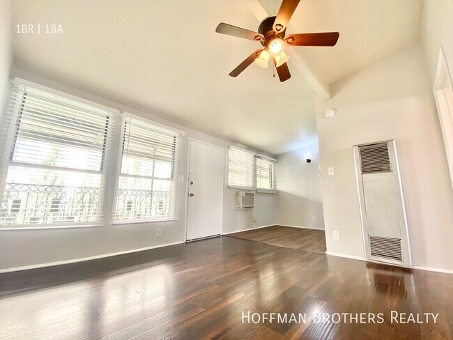 Photo - 5706 La Mirada Ave Unidad 5A