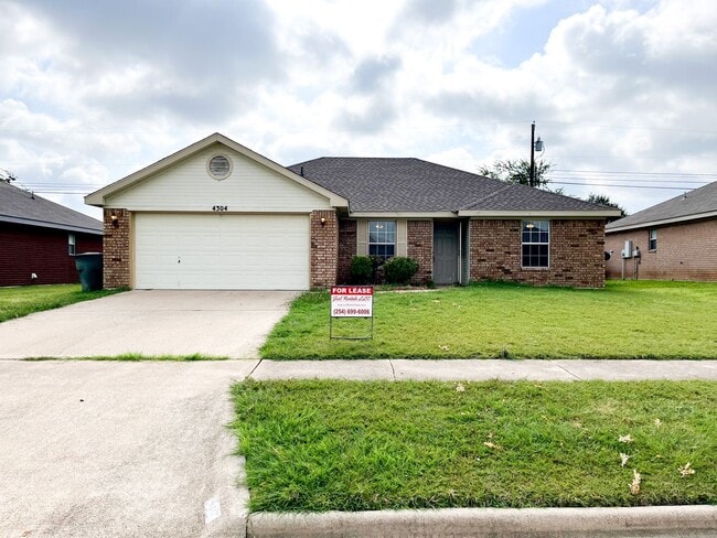 Building Photo - Available NOW!!!! Gorgeous 4 bedroom, 2 ba... Rental