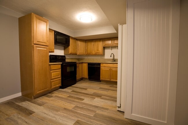 Building Photo - 13923 S 2200 W Unit Basement