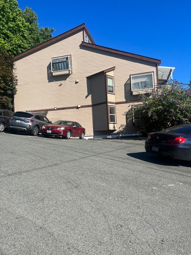 Photo - 2505 Dexter Ave N