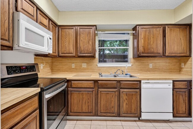 Photo - 9204 Westwood Village Dr Unidad 2