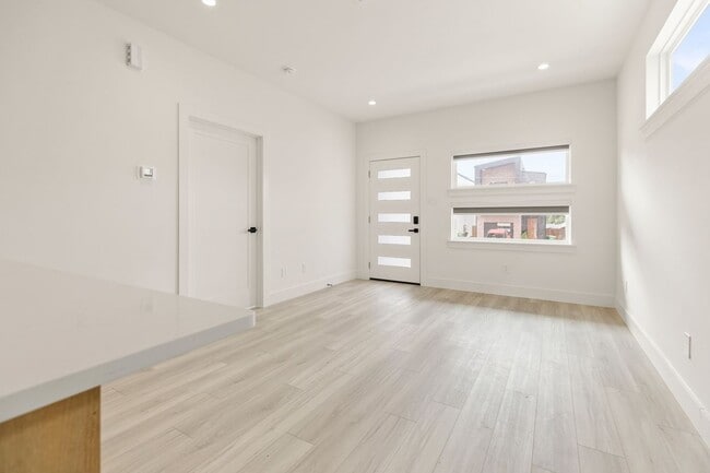 Photo - 516 E 17th St Unidad A