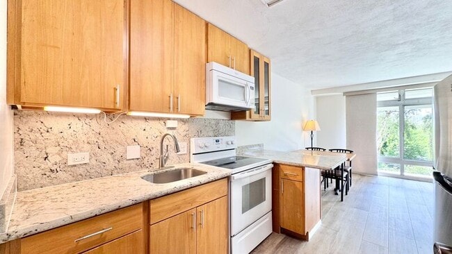 Building Photo - 1511 Nuuanu Ave