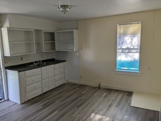 Photo - 2 Bed 1 Bath with Fenced Yard on Corner Lot