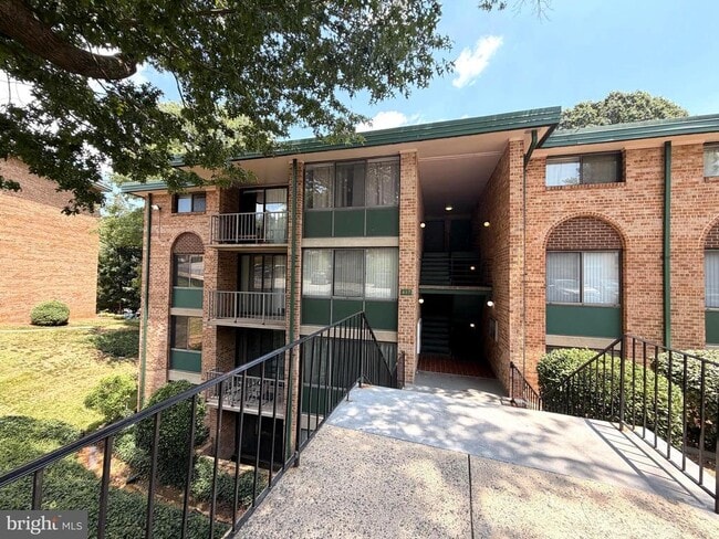 Building Photo - 487 N Armistead St Unit 203