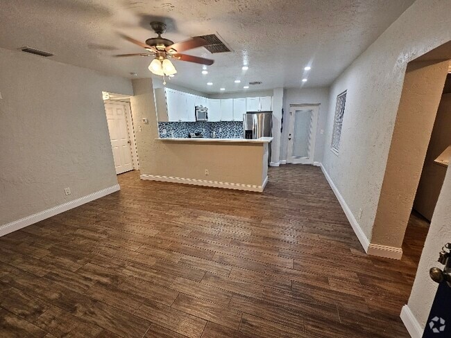 Building Photo - 215 42nd Ave NE Rental