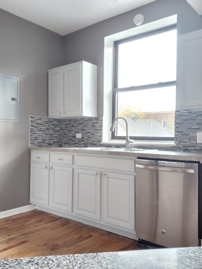 Photo - 4551 S Michigan Ave Unidad B