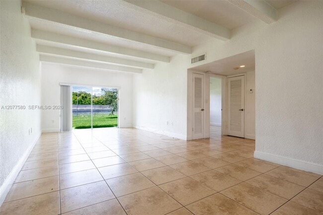 7620 SW 82nd St Unit J102