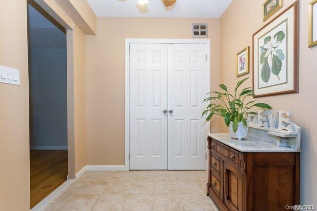 22 N Forest Ave Unit 1N