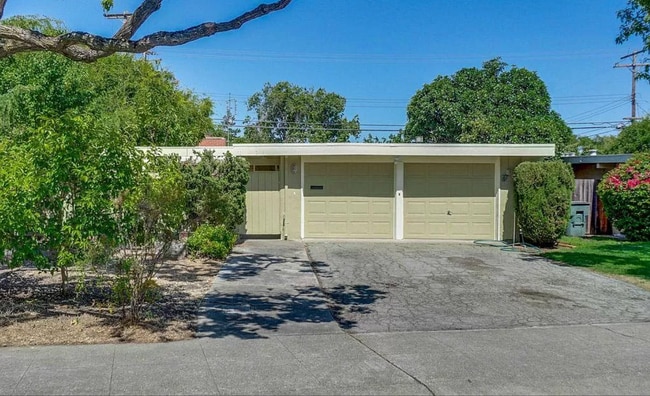 Photo - 3 Bed 2 Bath Home w/ Bonus Room in Palo Alto.