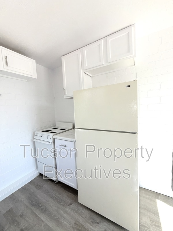 Photo - 130 E Delano St