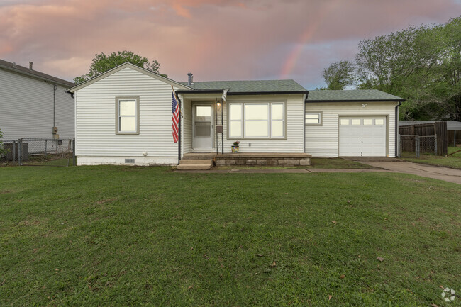 Building Photo - 314 N Birch St Rental