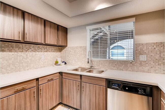 Visconti at Camelback apartments — community photo