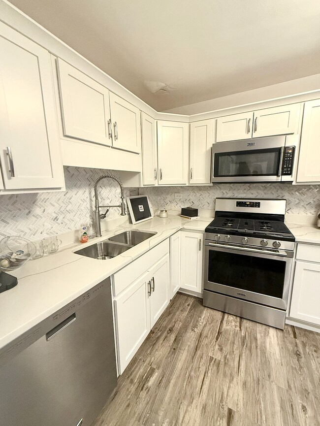 Photo - 850 N Dewitt Pl