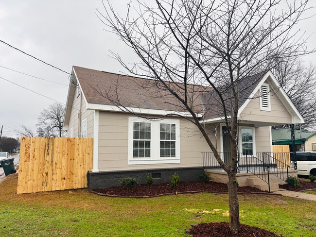 Photo - 703 31st Ave E