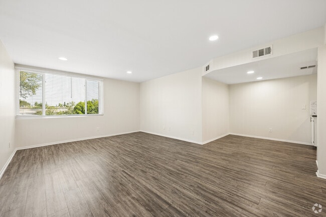 2BR, 2BA - 1200SF - Living Room