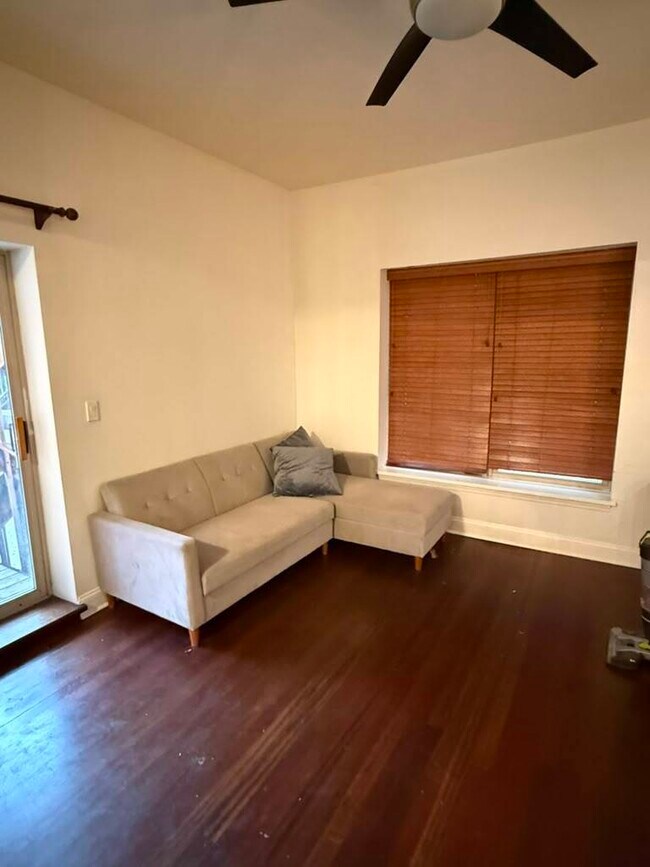 Photo - 811 W Lill Ave