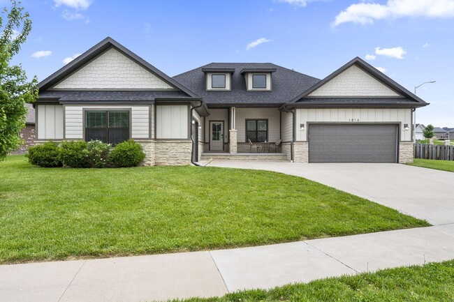 Building Photo - Beautiful 3 Bedroom Home w/ Flex Room!